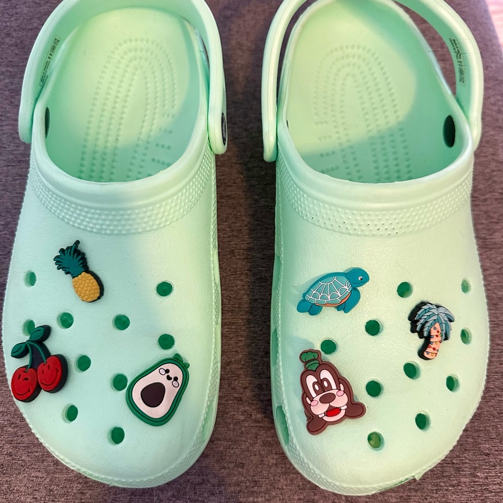 Crocs - Picture 2 of 3